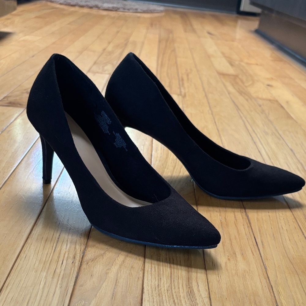 Classic Black Pointed-Toe Women's Pumps size 9M